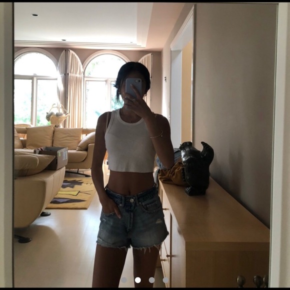 medium wash denim shorts - Picture 2 of 3